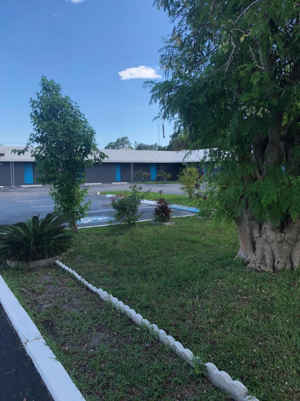 Bay Breeze Inn Bradenton Downtown 外观 照片